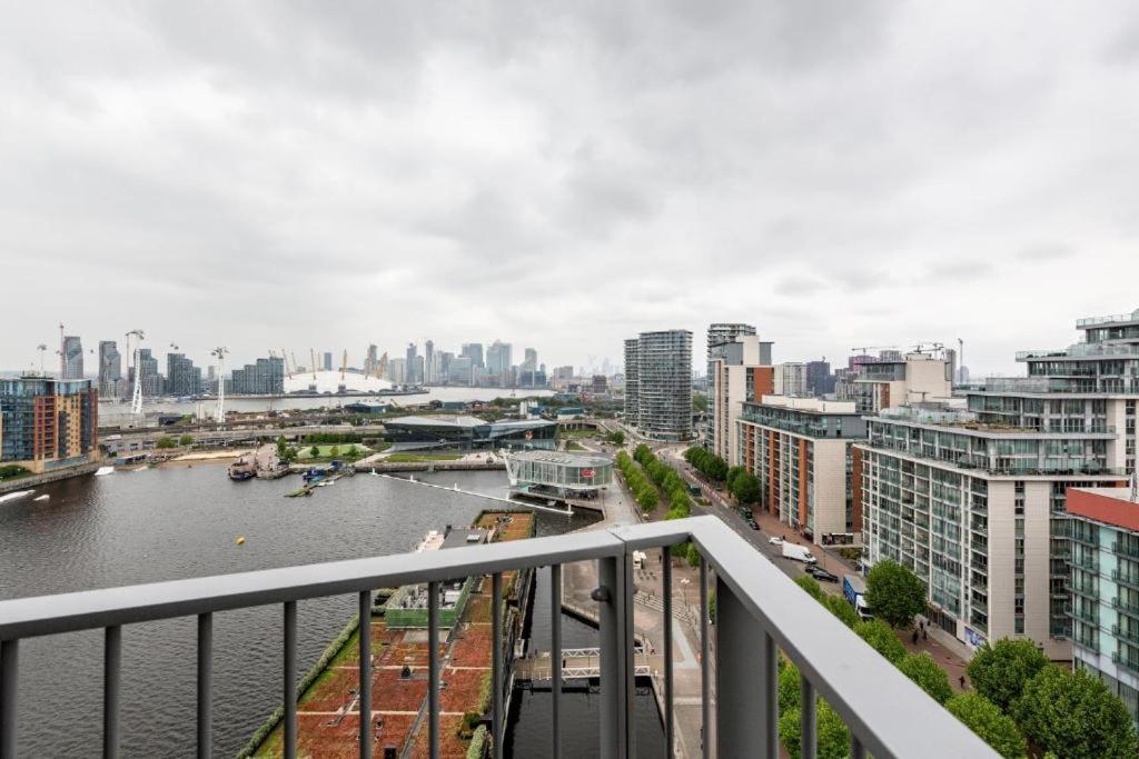 Excel Dock Apartments Londra Exterior foto