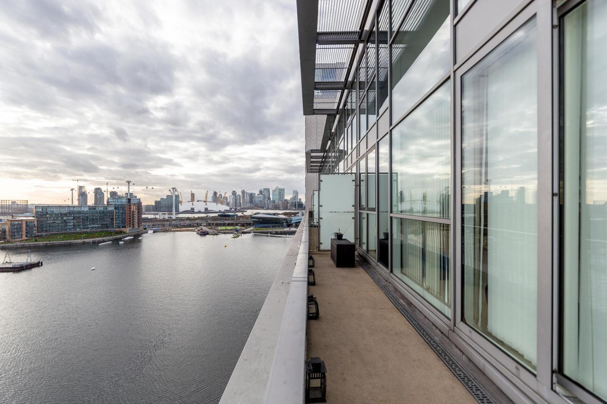 Excel Dock Apartments Londra Exterior foto