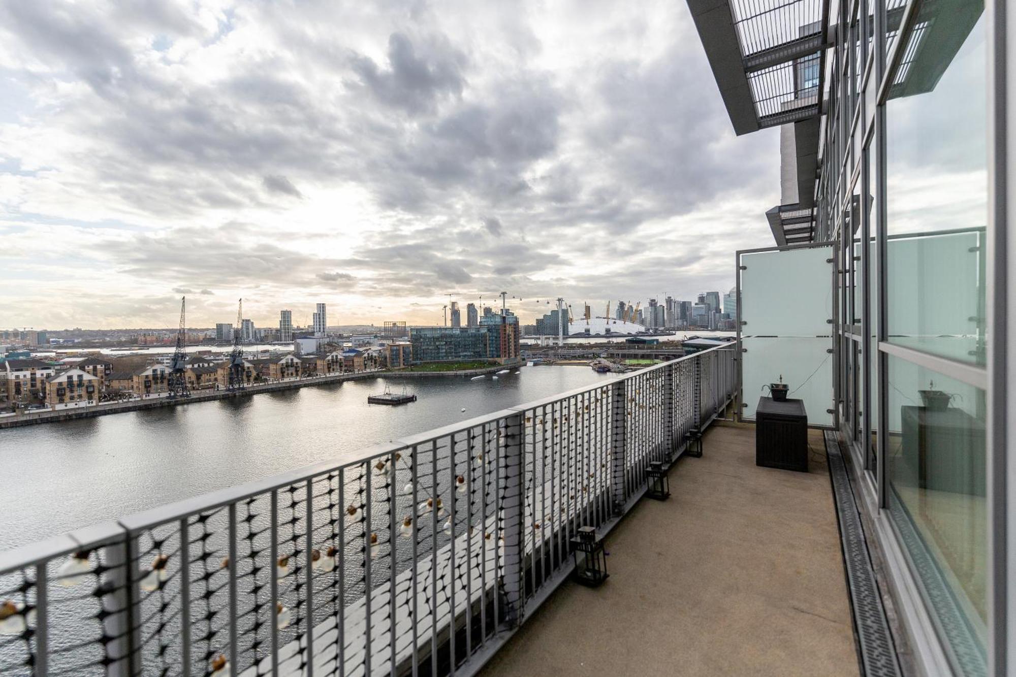 Excel Dock Apartments Londra Exterior foto